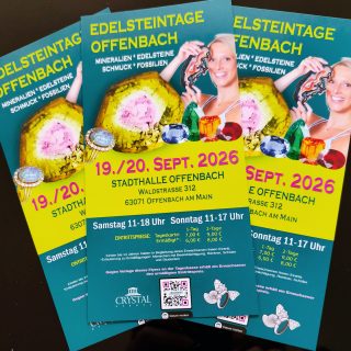 Nach der Messe ist vor der Messe!
Merkt euch jetzt schon den Termin für die EDELSTEINTAGE Offenbach 2026 vor! ✨💎✨
Freut euch auf ein weiteres spektakuläres Event rund um Edelsteine, Mineralien, Fossilien, Schmuck und mehr!
#EdelsteintageOffenbach #Mineralienmesse #Edelsteine #Fossilien #Mineralien #Schmuck #FamilienEvent #StadthalleOffenbach #VeranstaltungenOffenbach